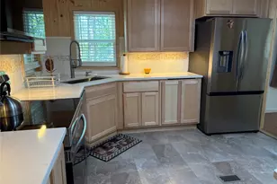525/78 Riverleigh Ave, Riverhead, NY 11901 - Photo 2