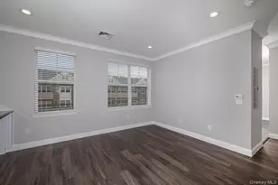 40 Elizabeth St, Farmingdale, NY 11735 - Photo 4