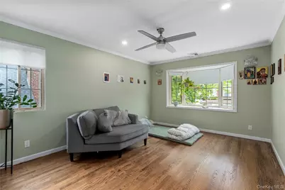 7631 264th Street, New Hyde Park, NY 11004 - Photo 18