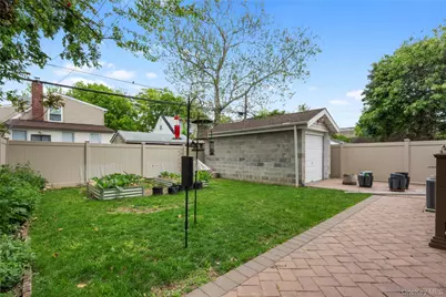 7631 264th Street, New Hyde Park, NY 11004 - Photo 28
