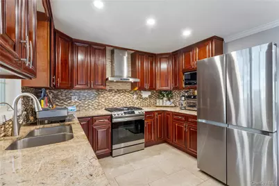 7631 264th Street, New Hyde Park, NY 11004 - Photo 10