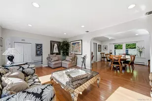 10 Weatherstone Way, Smithtown, NY 11787 - Photo 4