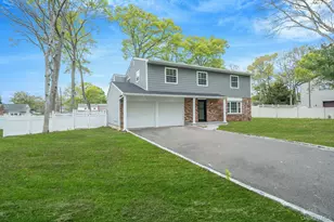 6 Barclay Dr, Coram, NY 11727 - Photo 2