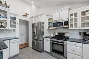 105 Sequams Ln E, West Islip, NY 11795 - Photo 10