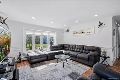 105 Sequams Lane E, West Islip, NY 11795 - Photo 6