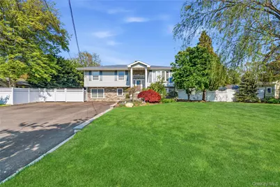 105 Sequams Lane E, West Islip, NY 11795 - Photo 2