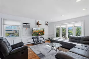 105 Sequams Ln E, West Islip, NY 11795 - Photo 4
