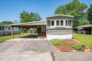 66 Minuteman Dr, Bohemia, NY 11716 - Photo 2