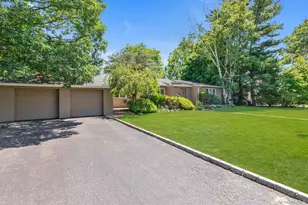 25 Linden Ln, Merrick, NY 11566 - Photo 2