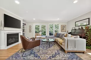 4 Parkridge Ct, Huntington, NY 11743 - Photo 2