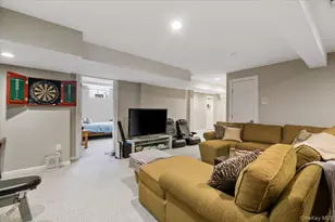 144 Cranberry Ct, Melville, NY 11747 - Photo 32