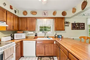 228 W Mombasha Rd, Monroe, NY 10950 - Photo 12