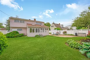 20 Flagstone Ln, Westbury, NY 11590 - Photo 12