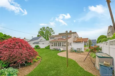 20 Flagstone Lane, Westbury, NY 11590 - Photo 10