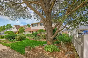 20 Flagstone Ln, Westbury, NY 11590 - Photo 6