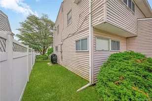 20 Flagstone Ln, Westbury, NY 11590 - Photo 14