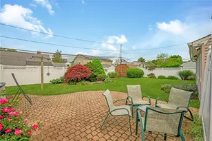 20 Flagstone Ln, Westbury, NY 11590 - Photo 8