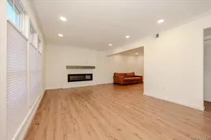 95 Aspen Dr E, Woodbury, NY 11797 - Photo 2