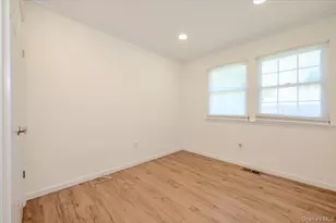 95 Aspen Dr E, Woodbury, NY 11797 - Photo 18