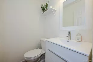 95 Aspen Dr E, Woodbury, NY 11797 - Photo 10