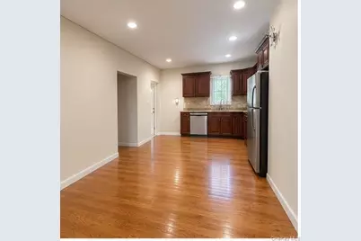 18 Elizabeth Court, Hempstead, NY 11550 - Photo 2