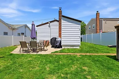 124 N Linden Street, Massapequa, NY 11758 - Photo 16