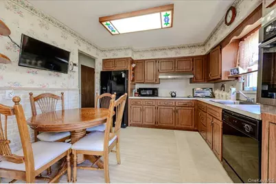 206 N Iowa Avenue, Massapequa, NY 11758 - Photo 8