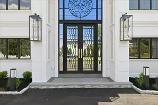 72 Haypath Rd, Bethpage, NY 11714 - Photo 4