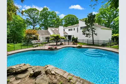 4 Stoneridge Court, Syosset, NY 11791 - Photo 2