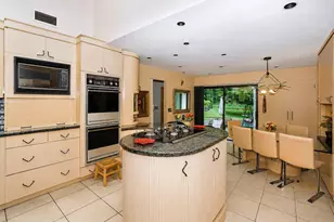 4 Stoneridge Ct, Syosset, NY 11791 - Photo 12