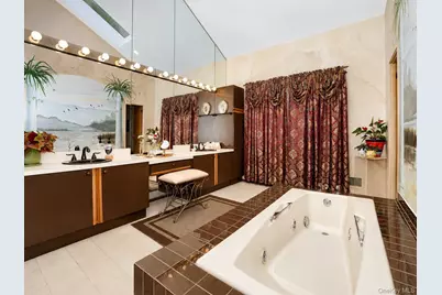 4 Stoneridge Court, Syosset, NY 11791 - Photo 18