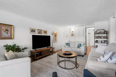 1085 Warburton Avenue #425, Yonkers, NY 10701 - Photo 4