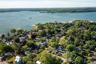 311 5th St, Greenport, NY 11944 - Photo 18
