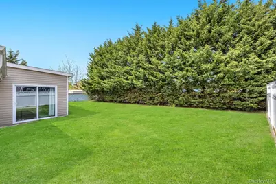 213 Hillcrest Drive, Seaford, NY 11783 - Photo 2