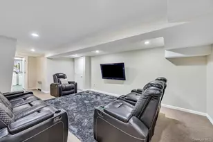 213 Hillcrest Dr, Seaford, NY 11783 - Photo 12