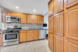 213 Hillcrest Dr, Seaford, NY 11783 - Photo 8