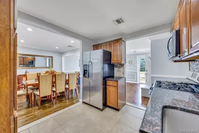 213 Hillcrest Drive, Seaford, NY 11783 - Photo 10