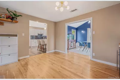 654 S 5th Street, Lindenhurst, NY 11757 - Photo 10