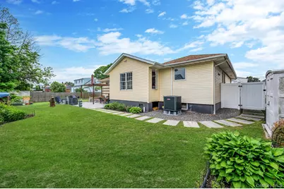654 S 5th Street, Lindenhurst, NY 11757 - Photo 32