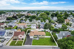 654 S 5th St, Lindenhurst, NY 11757 - Photo 34