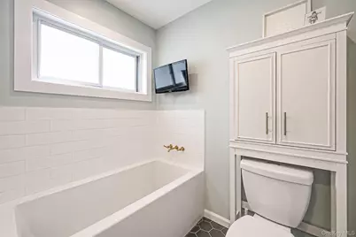 654 S 5th Street, Lindenhurst, NY 11757 - Photo 22