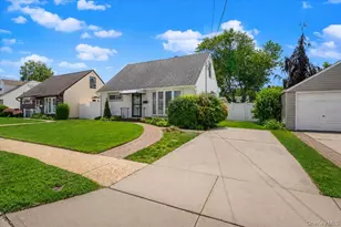 104 Franklin Pl, Massapequa, NY 11758 - Photo 2