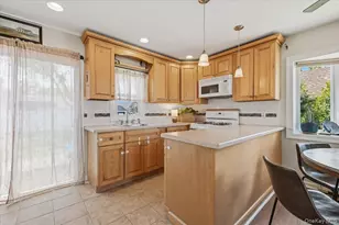 104 Franklin Pl, Massapequa, NY 11758 - Photo 10
