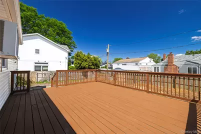 561 Woodbury Road, Plainview, NY 11803 - Photo 18