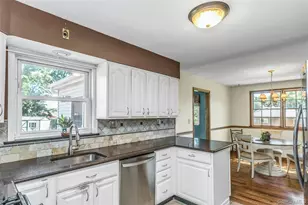 735 Muncey Rd, West Islip, NY 11795 - Photo 8