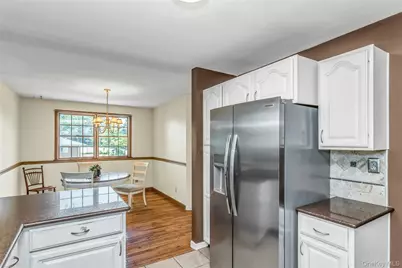735 Muncey Road, West Islip, NY 11795 - Photo 6