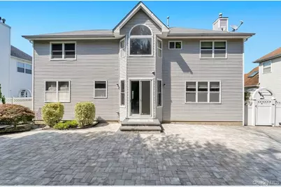 33 Peachtree Court, Holtsville, NY 11742 - Photo 8