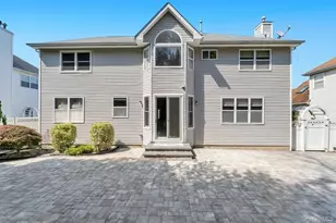 33 Peachtree Ct, Holtsville, NY 11742 - Photo 8