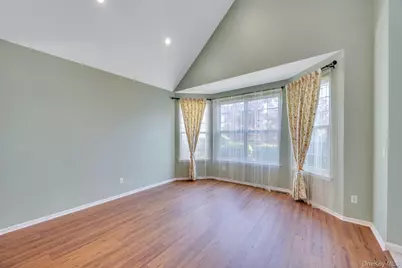 33 Peachtree Court, Holtsville, NY 11742 - Photo 18