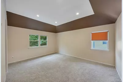 33 Peachtree Court, Holtsville, NY 11742 - Photo 36